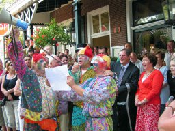 Toespraak bielemannen tijdens het Volksfeest (Hummelo 2006, foto: Harold Pelgrom)
