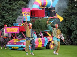 Bielemannen bij het tuinhuis tijdens het Volksfeest (Hummelo 2012, foto: Harold Pelgrom)