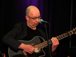 Hans Westerveld van Bonne Route tijdens Plat Gespölt in 't Brewinc (Doetinchem 2015, foto: Harold Pelgrom)