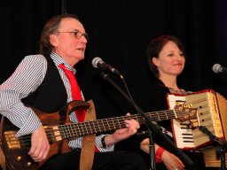 Wim Smit en Inge te Boekhorst van Bonne Route tijdens Plat Gespölt in 't Brewinc (Doetinchem 2015, foto: Harold Pelgrom)
