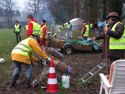 Carbidschieten op oudejaarsdag (Hummelo 2006, foto: Harold Pelgrom)