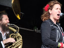 Firma Weijland tijdens Achterhoek Spektakeltoer (Ulft 2011, foto: Harold Pelgrom)