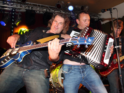 Kabaal tijdens het Hummelose Volksfeest (Hummelo 2011, foto: Harold Pelgrom)