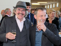 Presentatie schilderij Normaal van Sam Drukker (Hummelo 2011, foto: Harold Pelgrom)