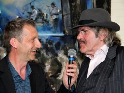 Presentatie schilderij Normaal van Sam Drukker (Hummelo 2011, foto: Harold Pelgrom)