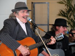 Presentatie schilderij Normaal van Sam Drukker (Hummelo 2011, foto: Harold Pelgrom)