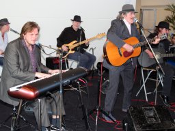 Presentatie schilderij Normaal van Sam Drukker (Hummelo 2011, foto: Harold Pelgrom)