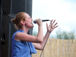 Qeaux Qeaux Joans tijdens Mañana Mañana (Hummelo 2013, foto: Harold Pelgrom)