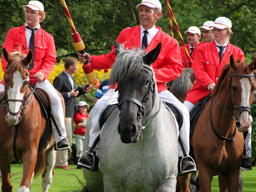 Ruiters tijdens het Volksfeest (Hummelo 2010, foto: Harold Pelgrom)