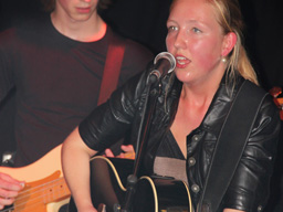 Van Oorsprong tijdens Rock 'n Ten Festival (Doetinchem 2010, foto: Harold Pelgrom)